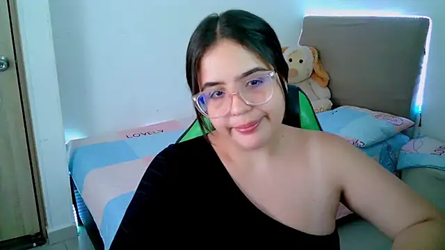 Snapshot of _alicia_z chatting on 02.15.25 alicia z online show from 02.15.25