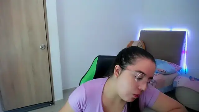 Snapshot of _alicia_z chatting on 03.19.25 alicia z online show from 03.19.25