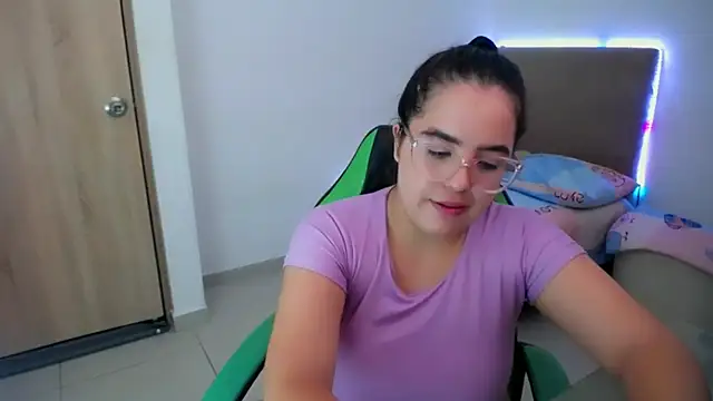 Snapshot of _alicia_z chatting on 03.19.25 alicia z online show from 03.19.25