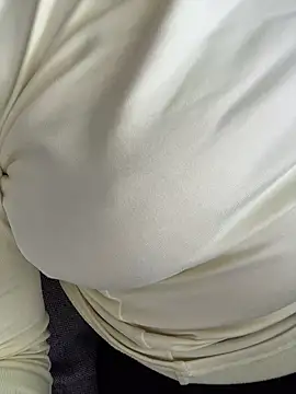 Snapshot of YourMeoww chatting on 11.03.25 YourMeoww online show from 11.03.25