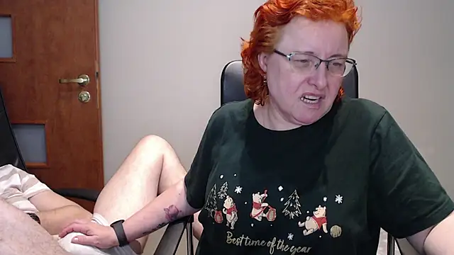 Snapshot of JoannaAndNeighbour chatting on 12.30.24 JoannaAndNeighbour online show from 12.30.24