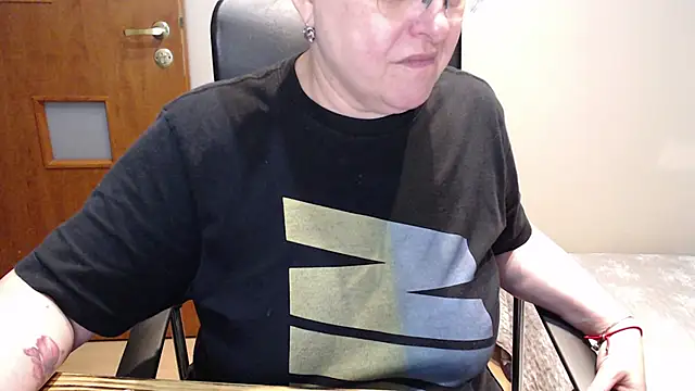 Snapshot of JoannaAndNeighbour chatting on 01.16.25 JoannaAndNeighbour online show from 01.16.25