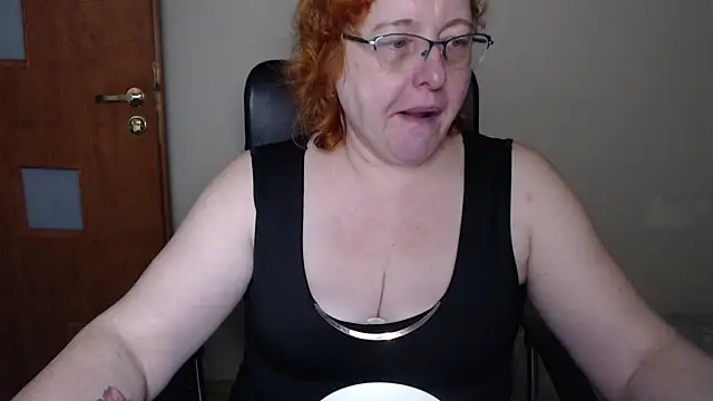 Snapshot of JoannaAndNeighbour chatting on 01.21.25 JoannaAndNeighbour online show from 01.21.25