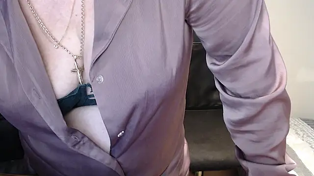 Snapshot of JoannaAndNeighbour chatting on 03.09.25 JoannaAndNeighbour online show from 03.09.25