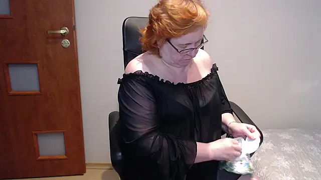 Snapshot of JoannaAndNeighbour chatting on 03.21.25 JoannaAndNeighbour online show from 03.21.25