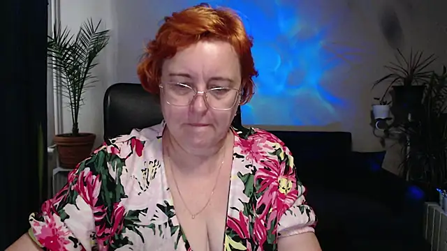 Snapshot of JoannaAndNeighbour chatting on 10.09.25 JoannaAndNeighbour online show from 10.09.25