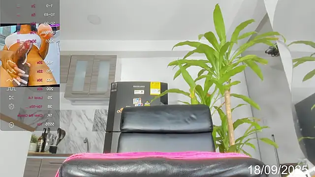 Rose Dowson22 online show from 09.18.25