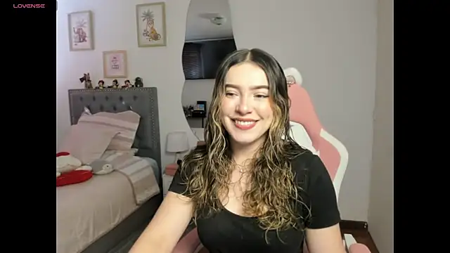 Snapshot of samysweet_8 chatting on 01.18.25 samysweet 8 online show from 01.18.25