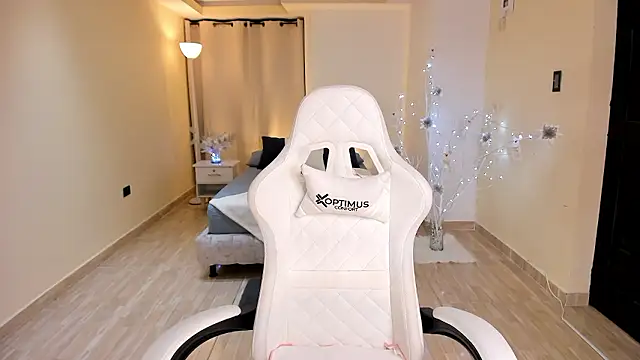 Snapshot of carleee_winter chatting on 12.06.24 carleee winter online show from 12.06.24