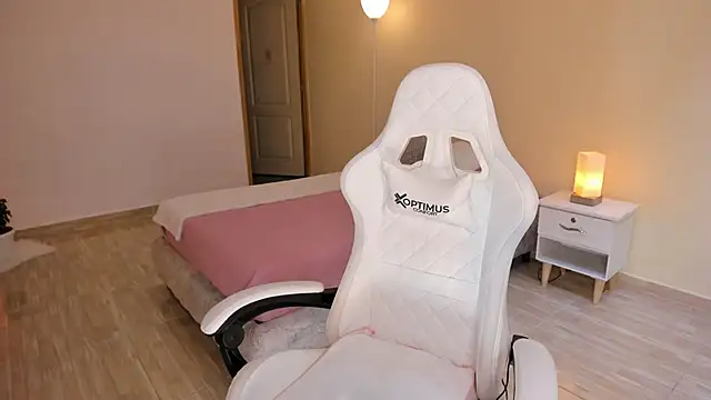 Snapshot of carleee_winter chatting on 03.05.25 carleee winter online show from 03.05.25