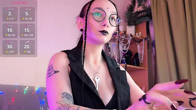 Jinhee Noir online show from 12.13.25