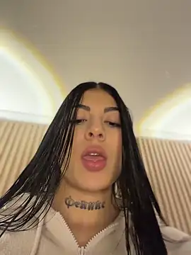 Sarasanders 4 online show from 04.17.26