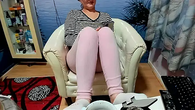 Snapshot of Mature4you44 chatting on 01.26.25 Mature4you44 online show from 01.26.25