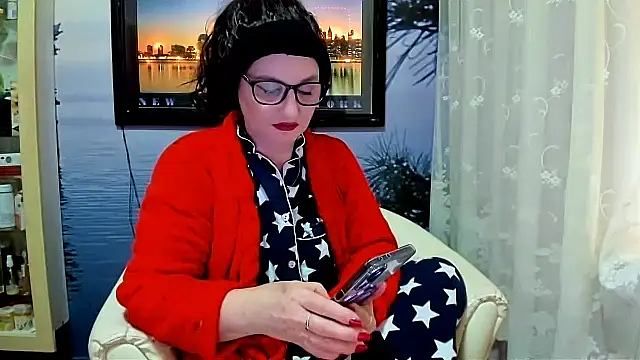 Snapshot of Mature4you44 chatting on 02.14.25 Mature4you44 online show from 02.14.25