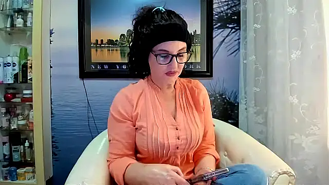 Snapshot of Mature4you44 chatting on 02.18.25 Mature4you44 online show from 02.18.25