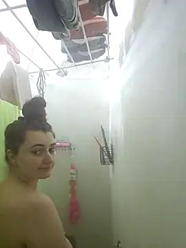 Snapshot of Snowbunnycake_131 chatting on 10.14.25 Snowbunnycake 131 online show from 10.14.25