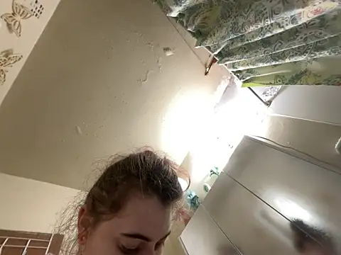 Snapshot of Snowbunnycake_131 chatting on 11.27.25 Snowbunnycake 131 online show from 11.27.25