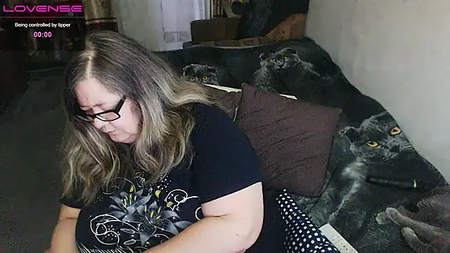 Snapshot of sex2 chatting on 05.28.26 sex2 online show from 05.28.26