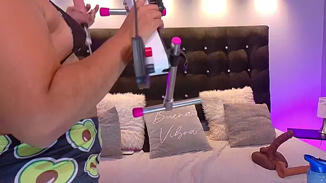 ValenScott1 online show from 02.13.25