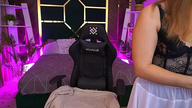 CassandraGood online show from 09.23.25