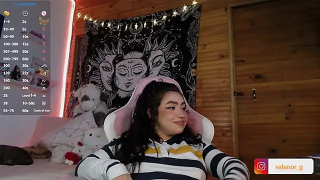 Snapshot of valenor_ chatting on 02.08.25 valenor online show from 02.08.25