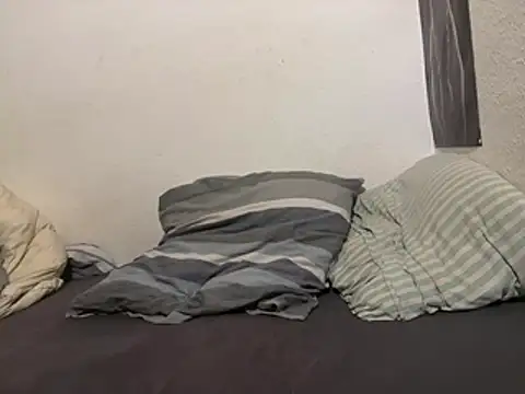 HotandHornyLev82 online show from 04.28.26