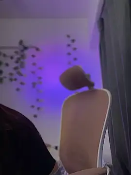 Snapshot of LunaXuan chatting on 09.11.25 LunaXuan online show from 09.11.25