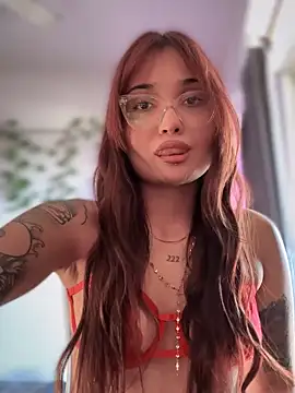 Snapshot of LunaXuan chatting on 09.21.25 LunaXuan online show from 09.21.25