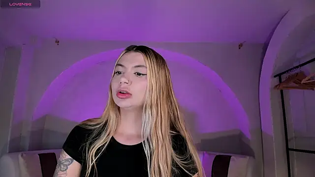 NiaHolland online show from 03.24.26