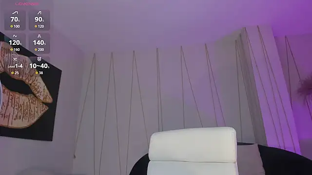 NiaHolland online show from 04.18.26