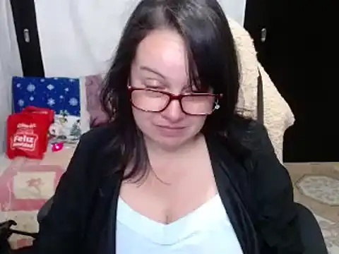 Snapshot of Sonialorens_ chatting on 12.13.24 Sonialorens online show from 12.13.24