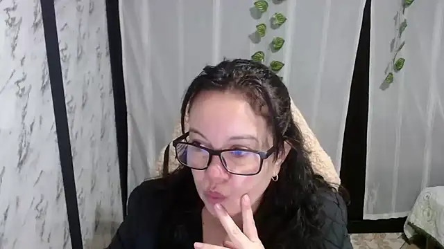 Snapshot of Sonialorens_ chatting on 03.13.25 Sonialorens online show from 03.13.25