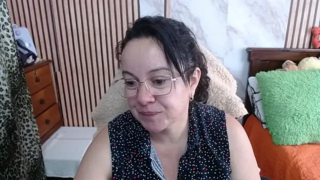 Snapshot of Sonialorens_ chatting on 09.19.25 Sonialorens online show from 09.19.25