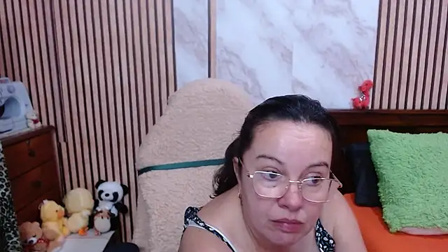 Snapshot of Sonialorens_ chatting on 10.13.25 Sonialorens online show from 10.13.25