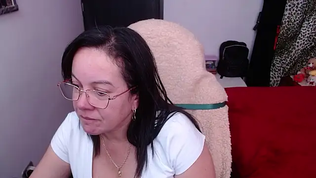 Snapshot of Sonialorens_ chatting on 11.10.25 Sonialorens online show from 11.10.25