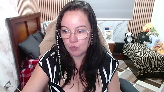 Sonialorens  online show from 04.13.26