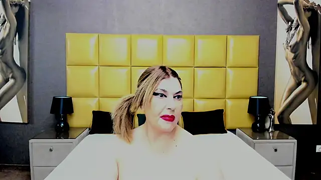 Snapshot of KiraLeila chatting on 02.15.25 KiraLeila online show from 02.15.25