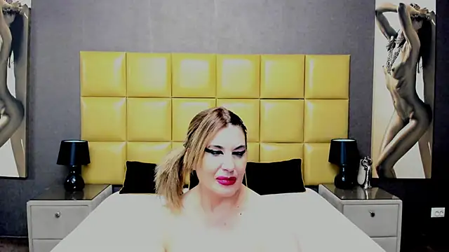 Snapshot of KiraLeila chatting on 02.19.25 KiraLeila online show from 02.19.25