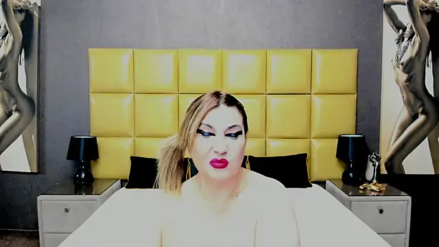 Snapshot of KiraLeila chatting on 02.20.25 KiraLeila online show from 02.20.25