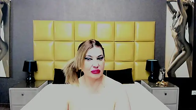 Snapshot of KiraLeila chatting on 02.22.25 KiraLeila online show from 02.22.25