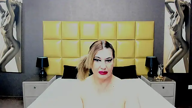 Snapshot of KiraLeila chatting on 03.02.25 KiraLeila online show from 03.02.25