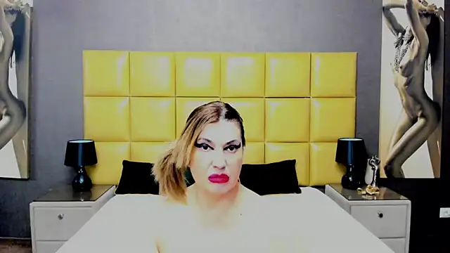 Snapshot of KiraLeila chatting on 03.05.25 KiraLeila online show from 03.05.25