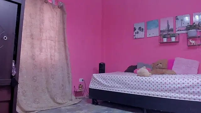 Snapshot of Emma_lean chatting on 02.04.25 Emma lean online show from 02.04.25