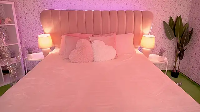 Snapshot of MirandaHobbs chatting on 10.20.25 MirandaHobbs online show from 10.20.25