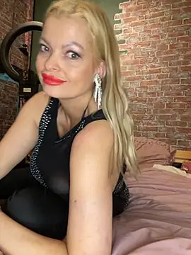 Lisavontease online show from 10.26.25