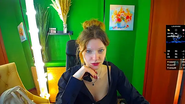 Snapshot of MaryHiggins chatting on 02.07.25 MaryHiggins online show from 02.07.25