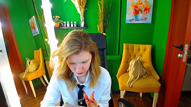 Snapshot of MaryHiggins chatting on 02.26.25 MaryHiggins online show from 02.26.25