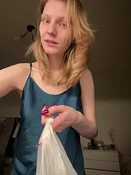 Snapshot of MaryHiggins chatting on 03.01.25 MaryHiggins online show from 03.01.25