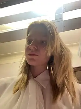 Snapshot of MaryHiggins chatting on 03.09.25 MaryHiggins online show from 03.09.25