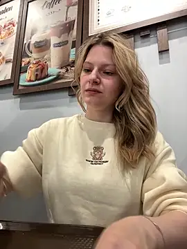 Snapshot of MaryHiggins chatting on 09.10.25 MaryHiggins online show from 09.10.25